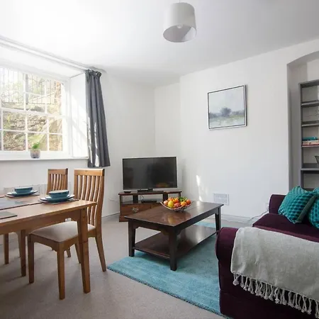 Quiet & Secluded Garden In Heart Of Clifton