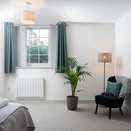 Quiet & Secluded Garden In Heart Of Clifton Apartment Bristol