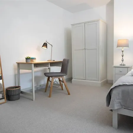 Quiet & Secluded Garden In Heart Of Clifton