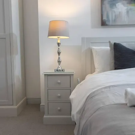 Quiet & Secluded Garden In Heart Of Clifton *