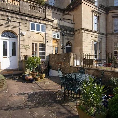 Quiet & Secluded Garden In Heart Of Clifton *